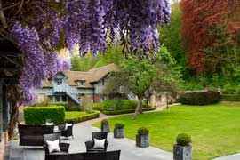 Сад в отеле La Ferme Saint-Simeon  Онфлер. Франция 